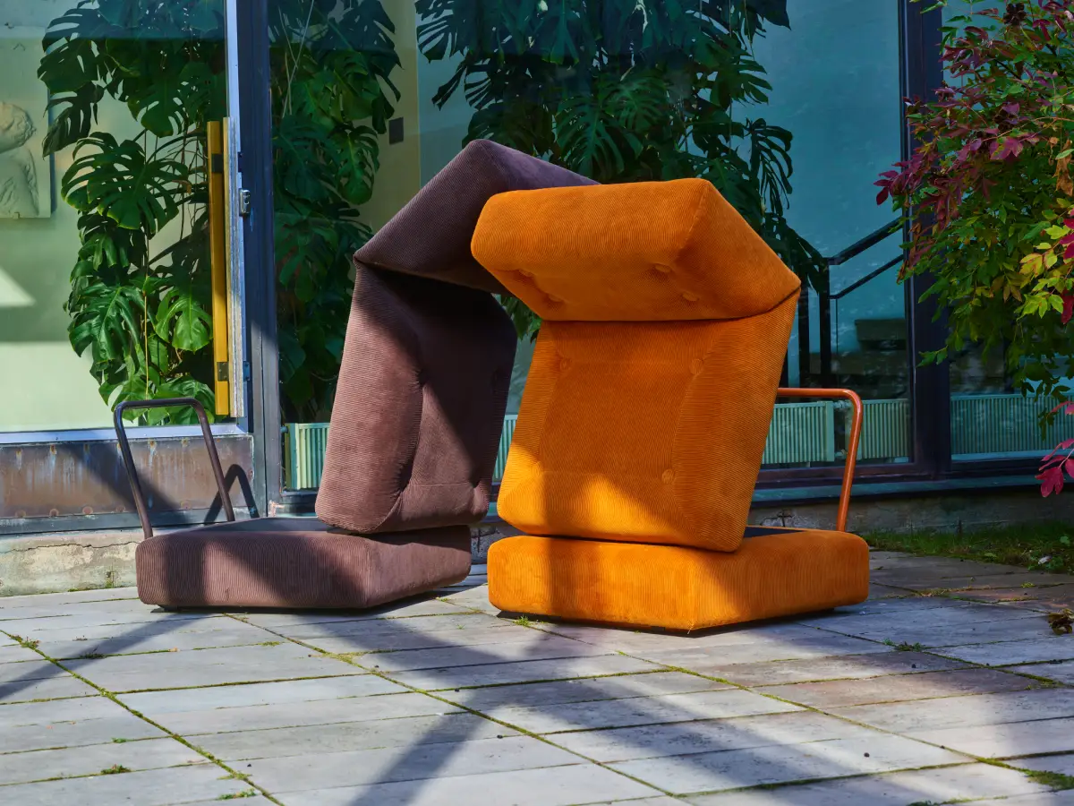 Fauteuils Easy orange et prune