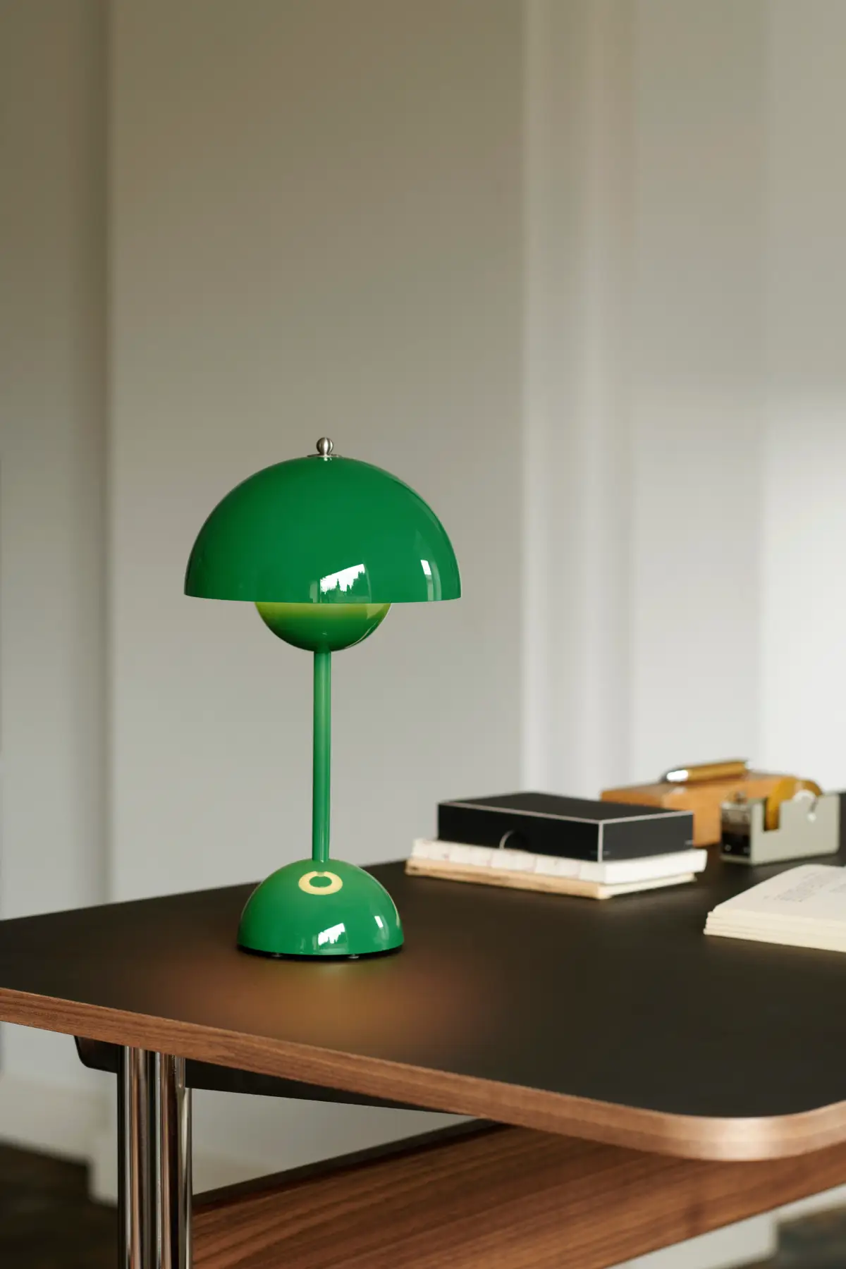 Lampe FlowerPot verte par Verner Panton