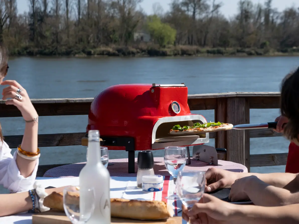 Four extérieur, rouge