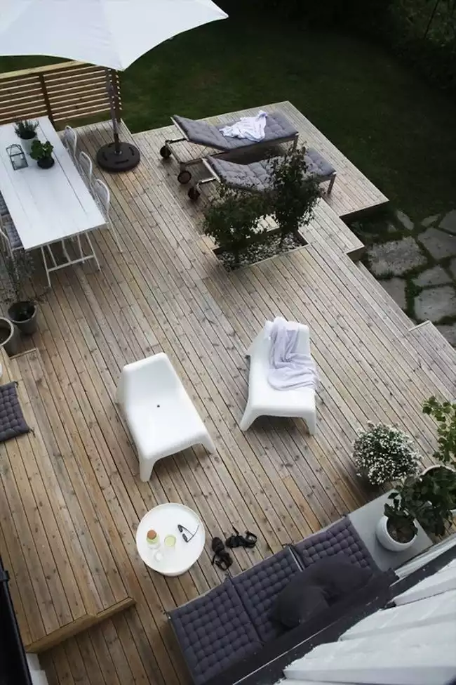 Grande terrasse en bois