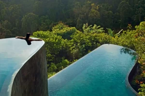 bud-Hanging-Gardens-Piscine-originale-en-pleine-nature