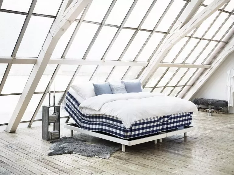 hastens
