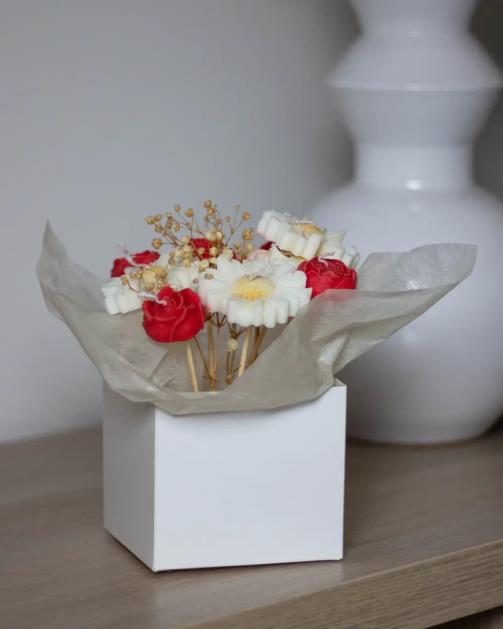 Bouquet de bougies dans un cube, fleurs séchées, senteur monoï