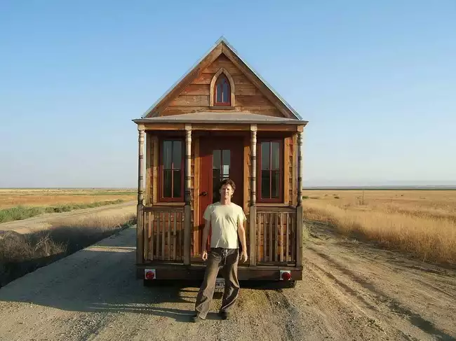 Jay Shafer devant une de ses Tiny House