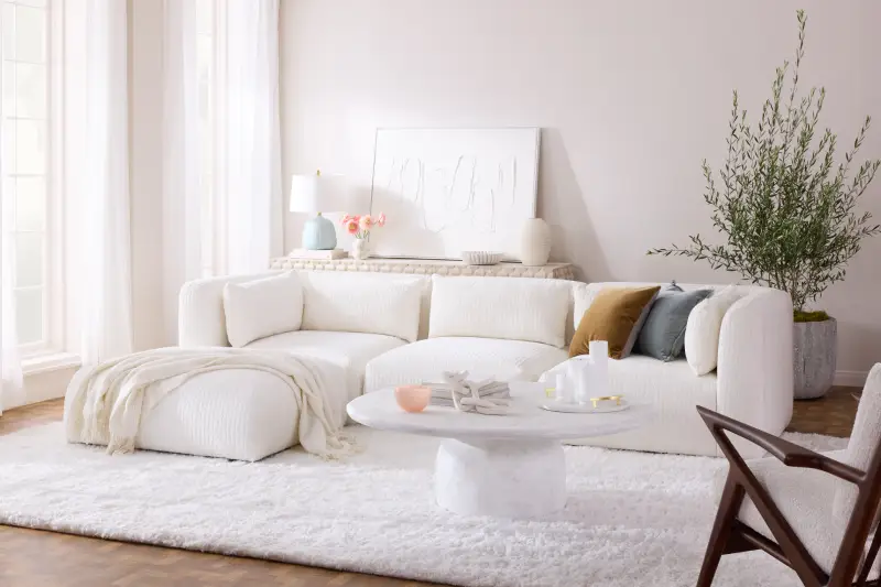 Canapé Carin, modulable, en tissu couleur Cloud Dancer de la collaboration Joybird x Pantone