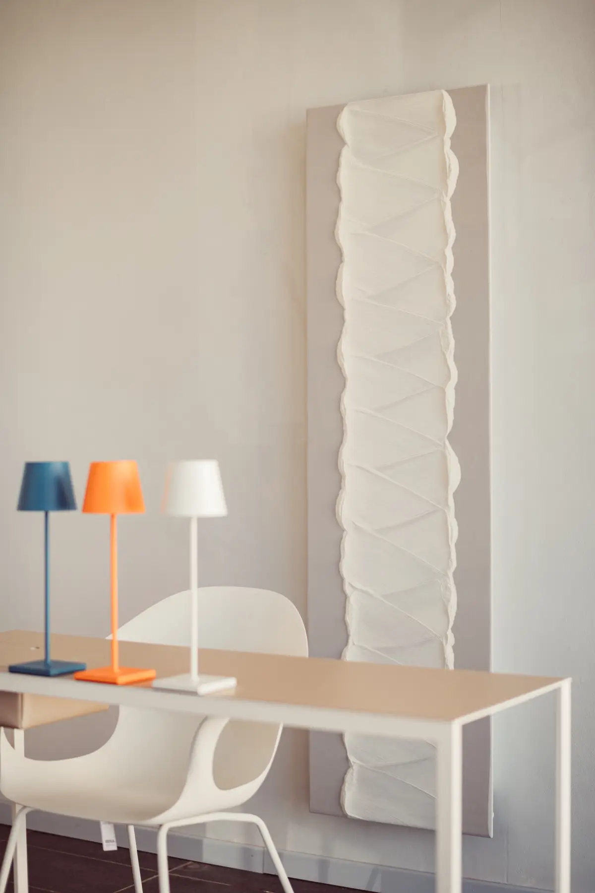 Radiateur design, blanc et beige, en acier et pierre de la marque italienne Graziano