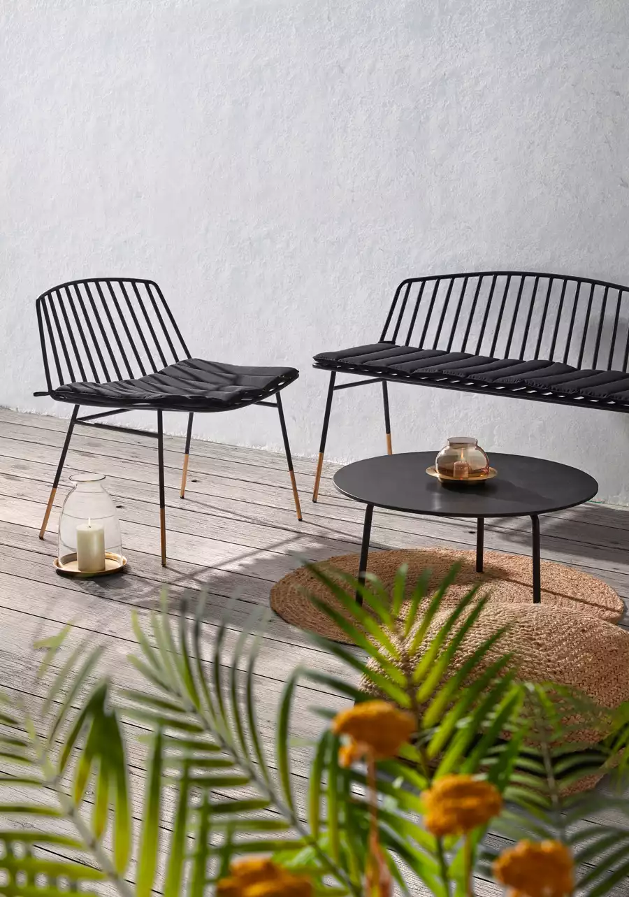 Tendances outdoor 2021 : mobilier minimaliste noir