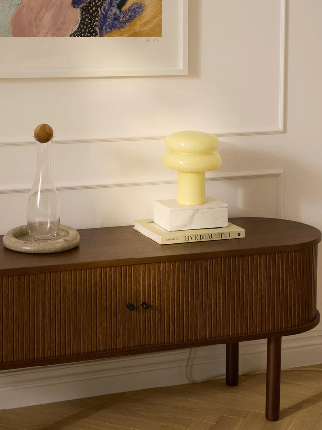 Lampe à poser en verre couleur jaune beurre