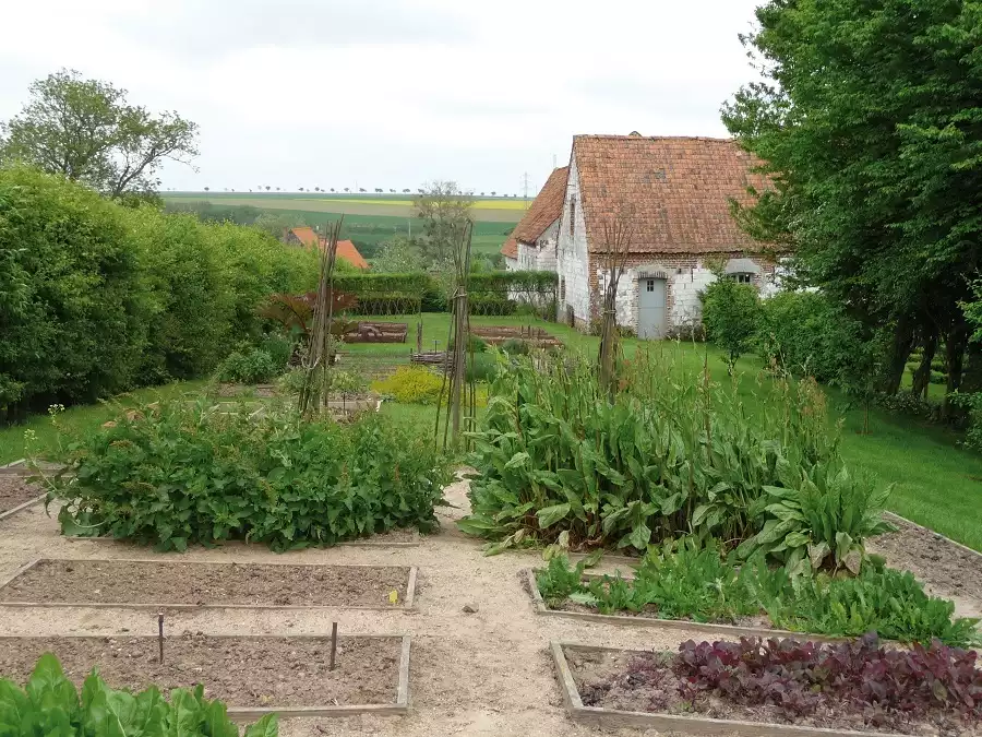 Le clos médiéval du manoir d'Henocq