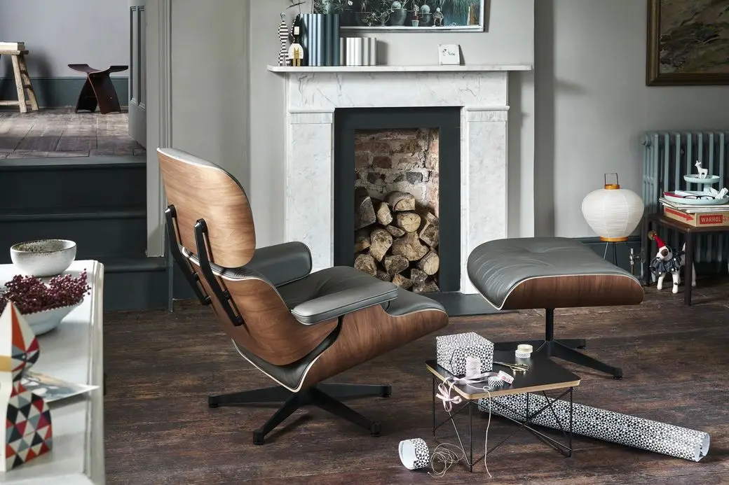 Lounge Chair and Ottoman pour Vitra