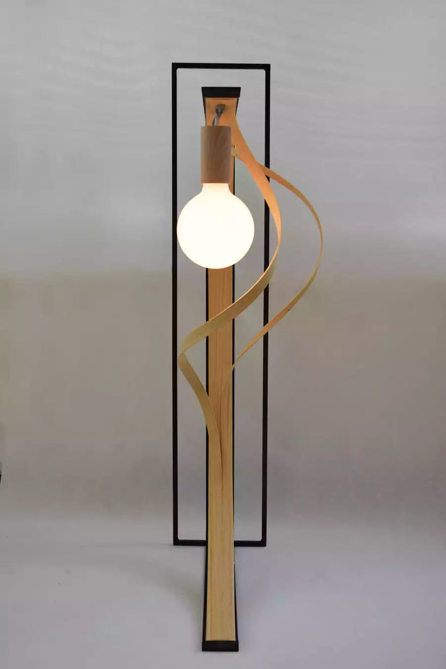 luminaire en acier et en bois