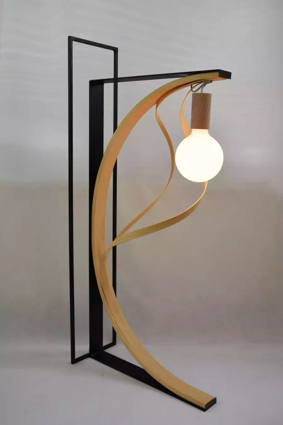 luminaire en acier et en bois