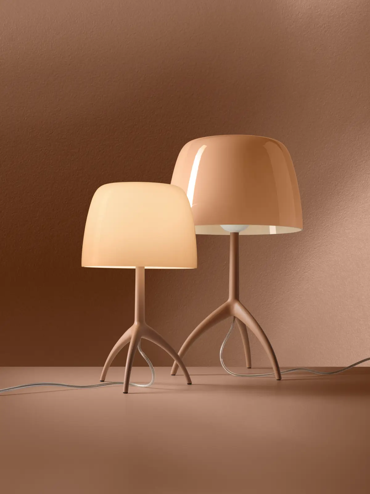 Lampe de table en verre soufflé avec pied tripode : Lumiere Nuance