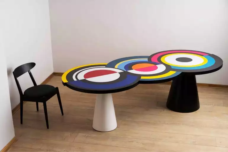 table-moderne-tres-coloree