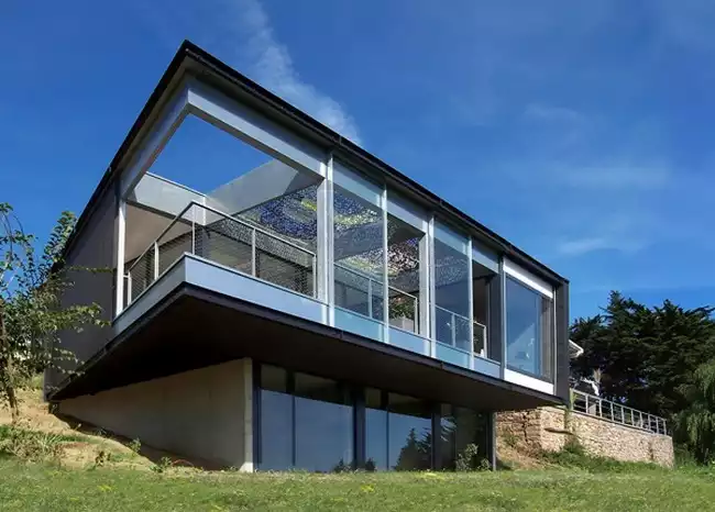 Maison en verre et en zinc