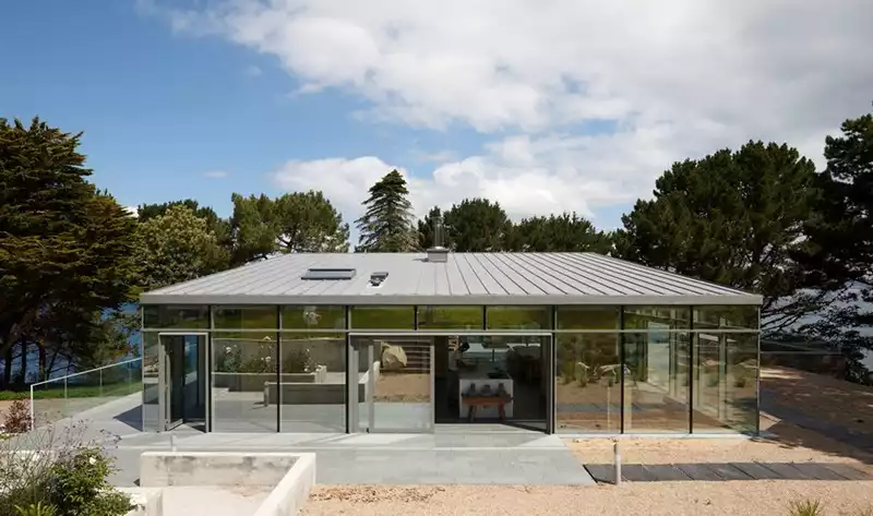 Maison en verre miroir