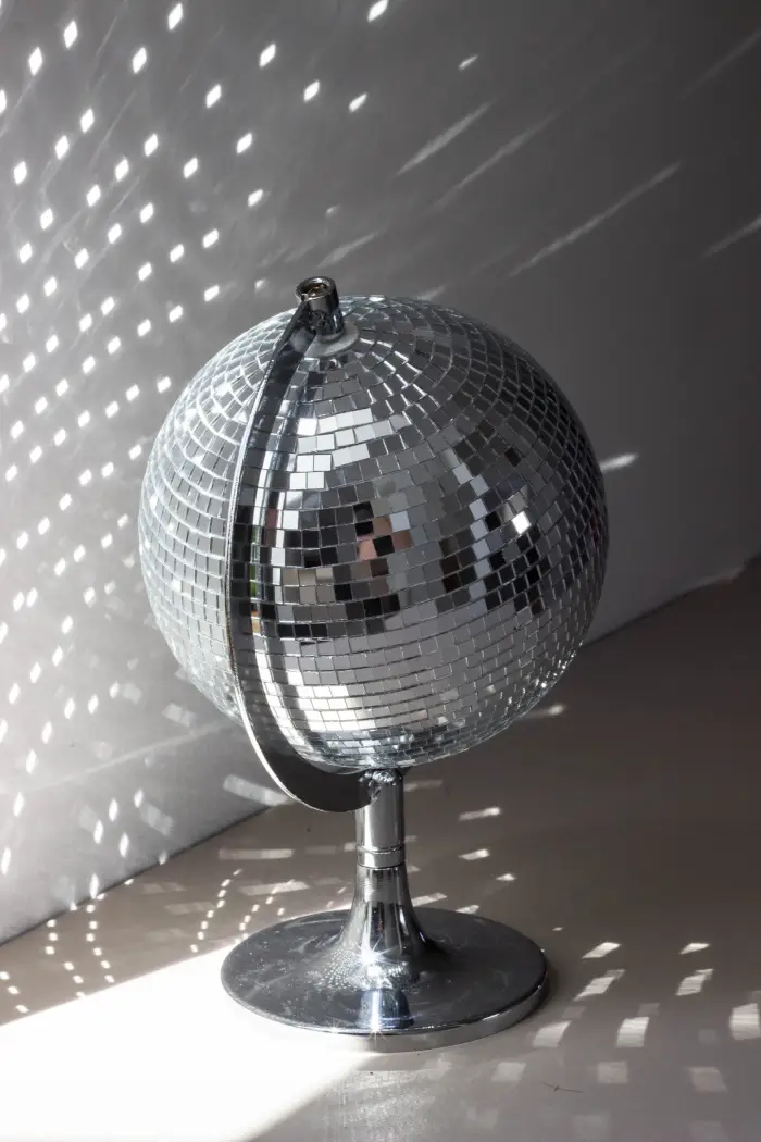 Globe terrestre version boule disco DIY