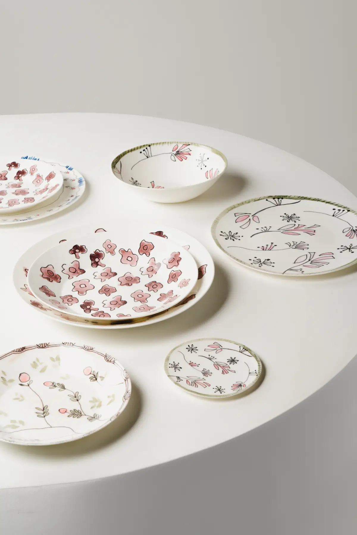 collection de vaisselle Midnight Flowers issue de la collaboration Marni x Serax