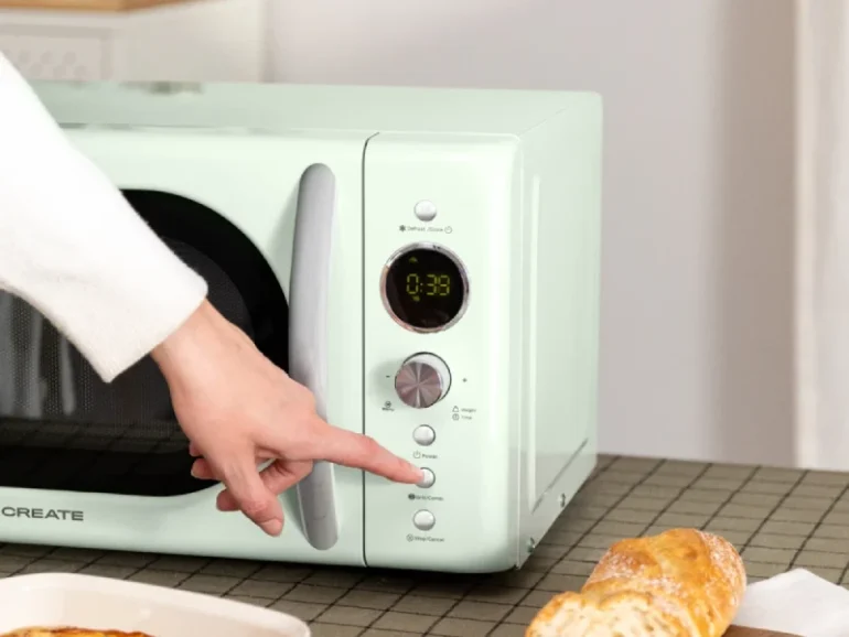 Micro-onde design esprit rétro vert pastel