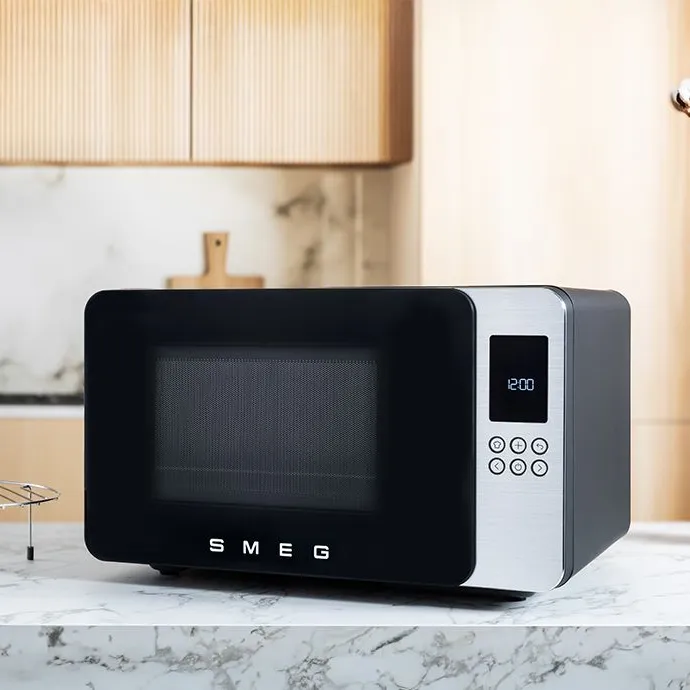 Micro-ondes design, noir et aluminium, Smeg