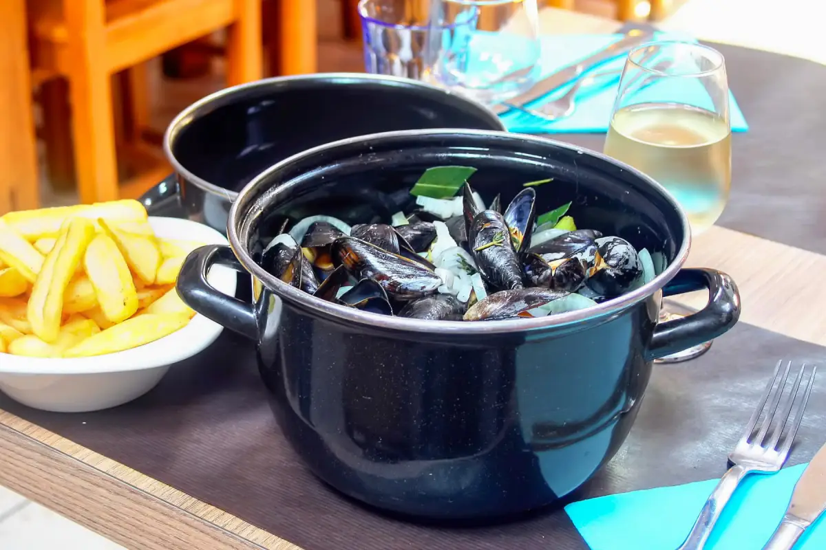 Moules de Bouchot servies l'été en Côte d'Opale