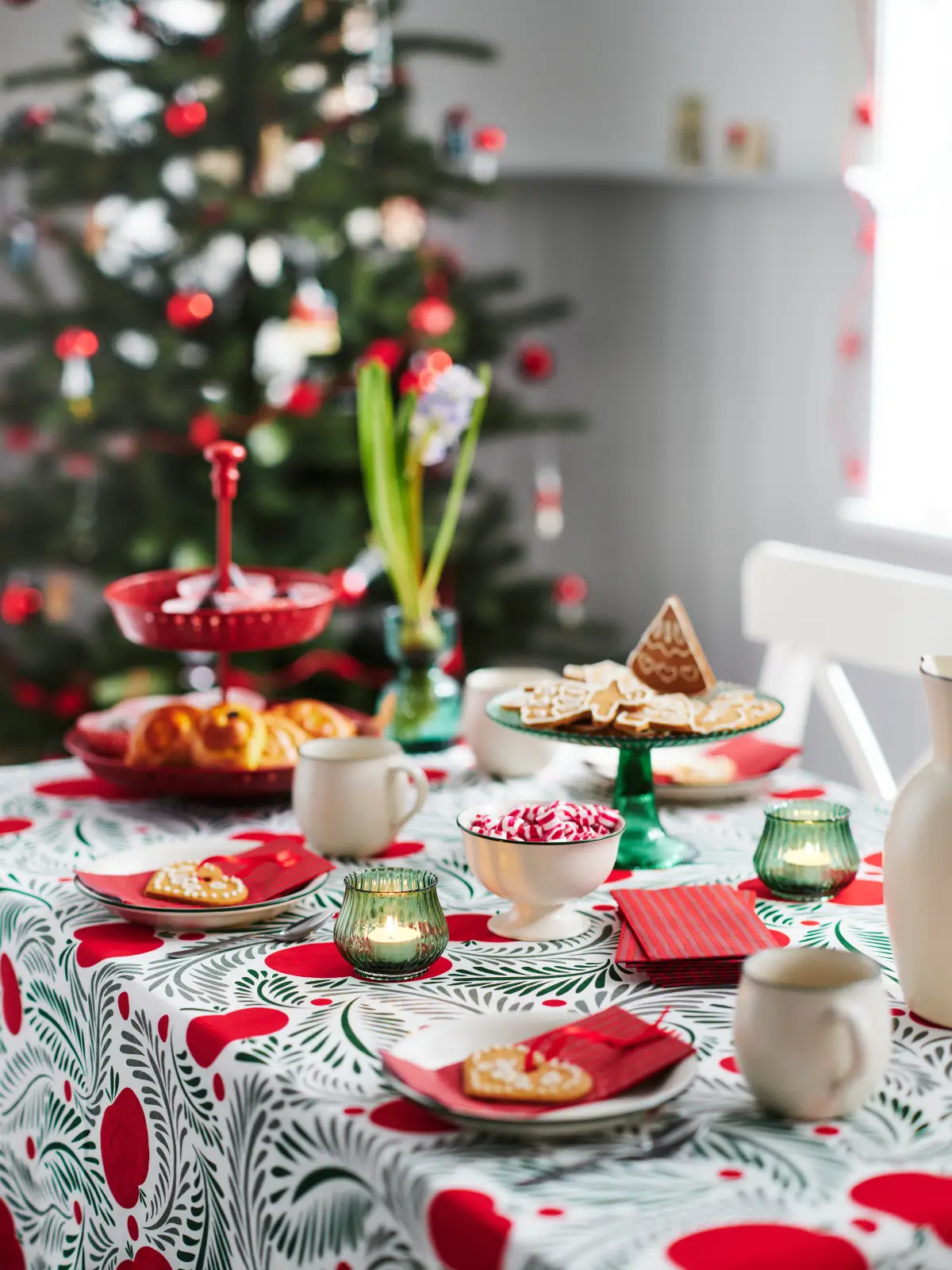 Nappe à motifs de Noël, fond blanc, motifs vert et rouge