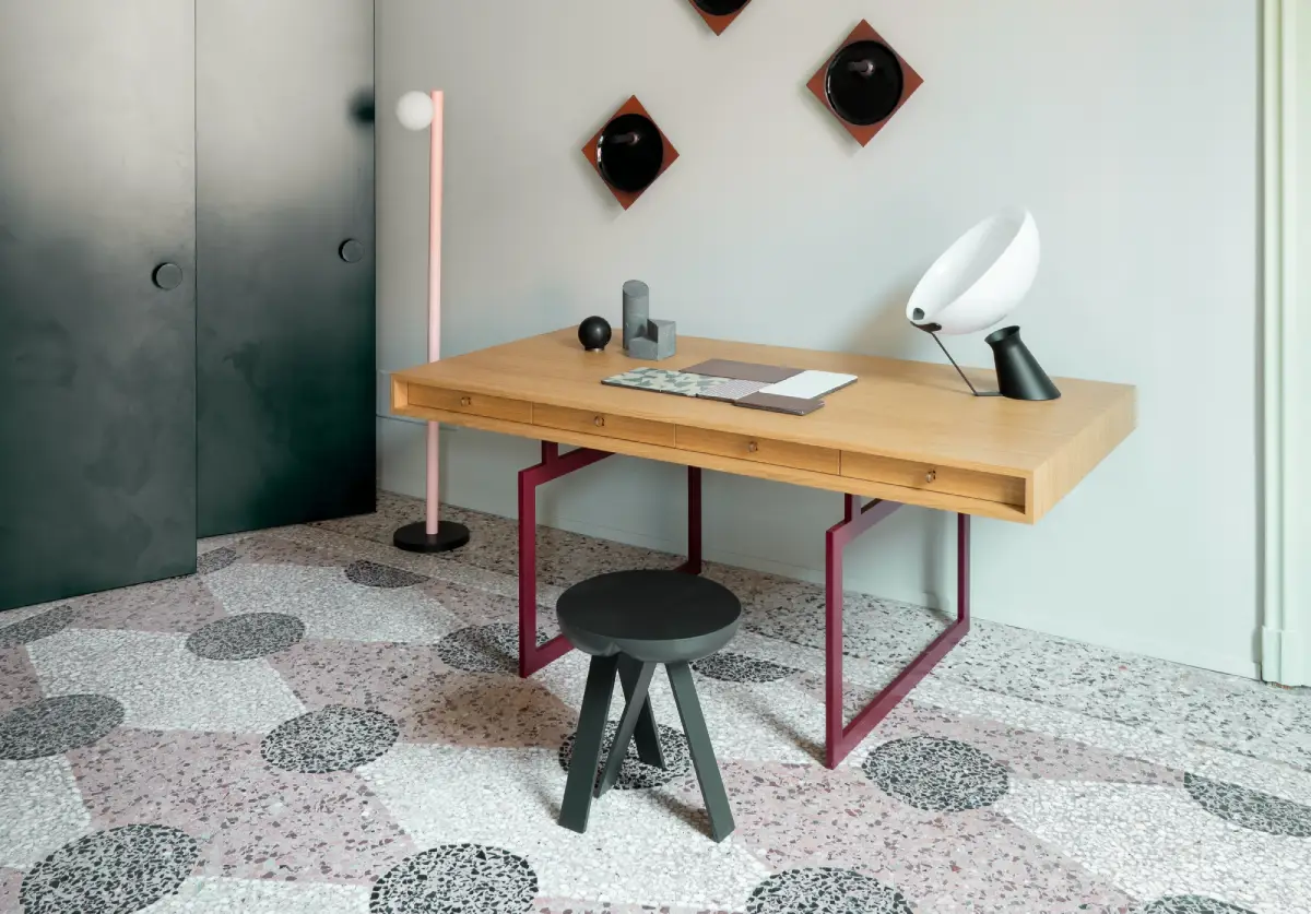 Office Desk par Bodil Kjær pour Karakter