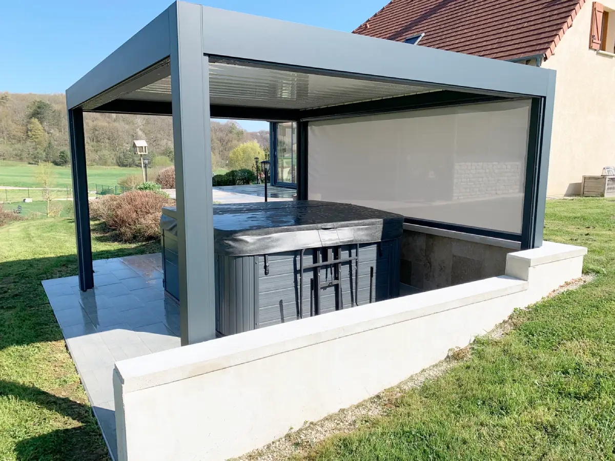 Pergola espace jardin au-dessus du spa