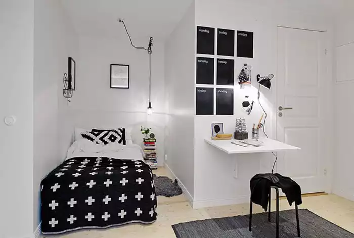 Petit espace avec chambre et bureau