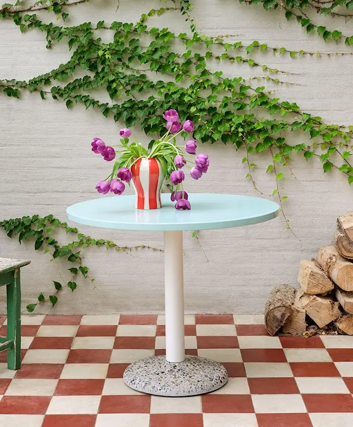 Ceramic Table par Muller Van Severen, petite table design pour la terrasse