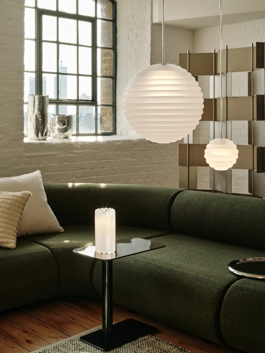 Suspension en forme de sphère en verre givré par Tom Dixon