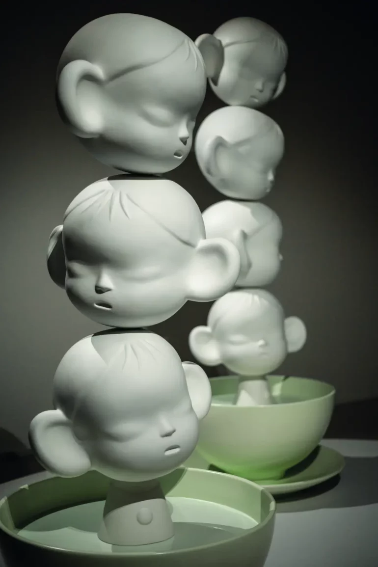 Sculpture "Quiet, quiet" de l'artiste japonais Yoshimoto Nara