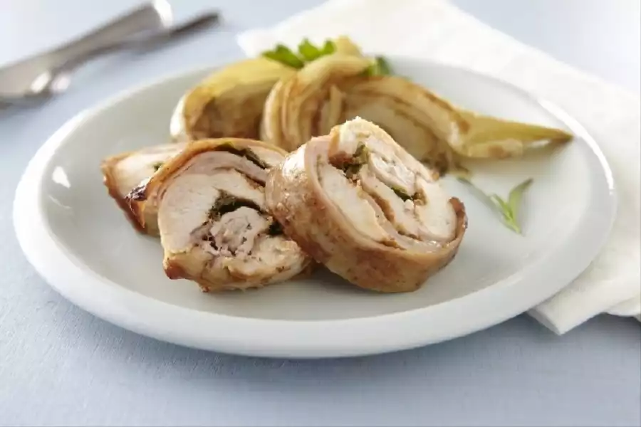 Recette de Roulade de lapin à la tomate confite et à la mozzarella