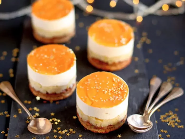 Entremets pomme poire, caramel et pain d'épices