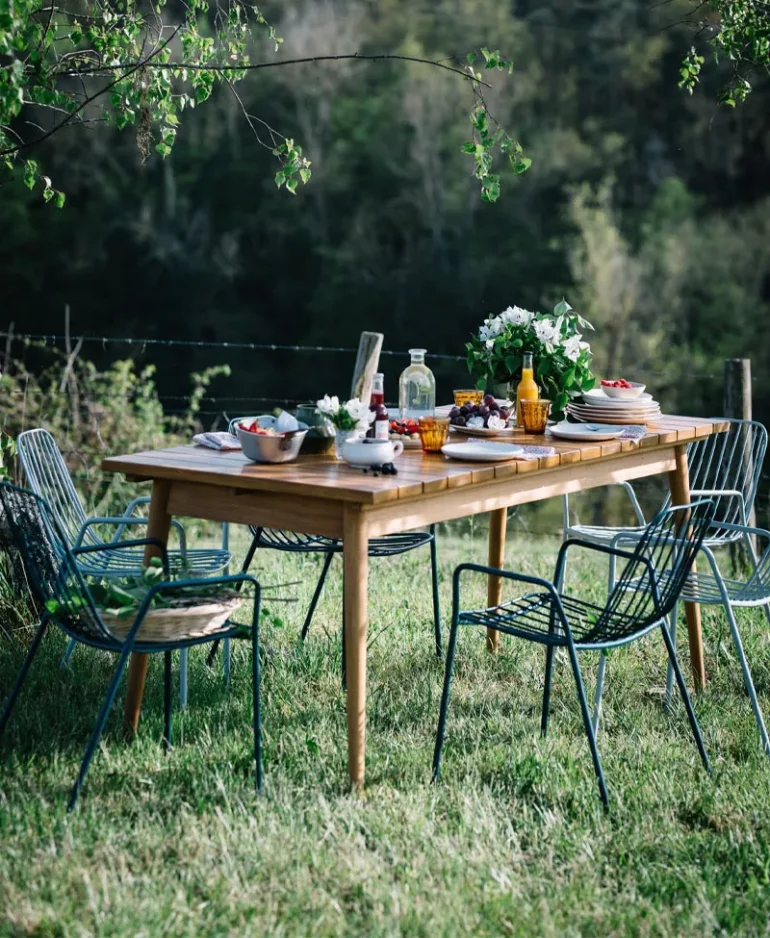 Table de jardin et repas familial