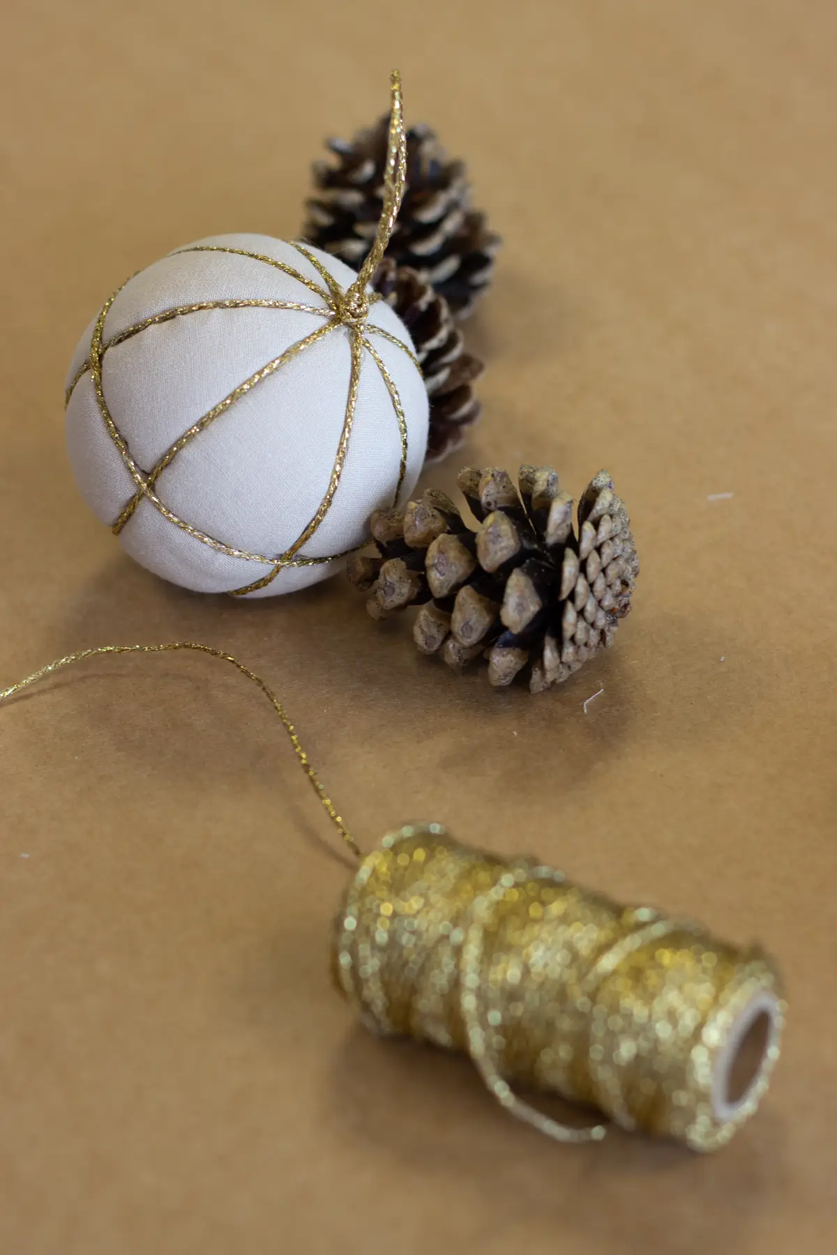 DIY Boule de Noël en tissu