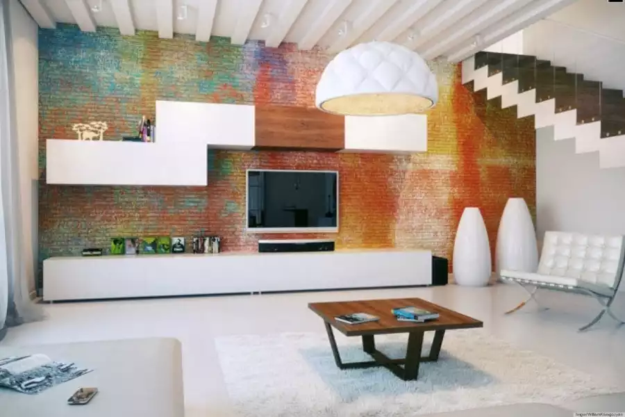 Salon blanc et mur en briques multicolore