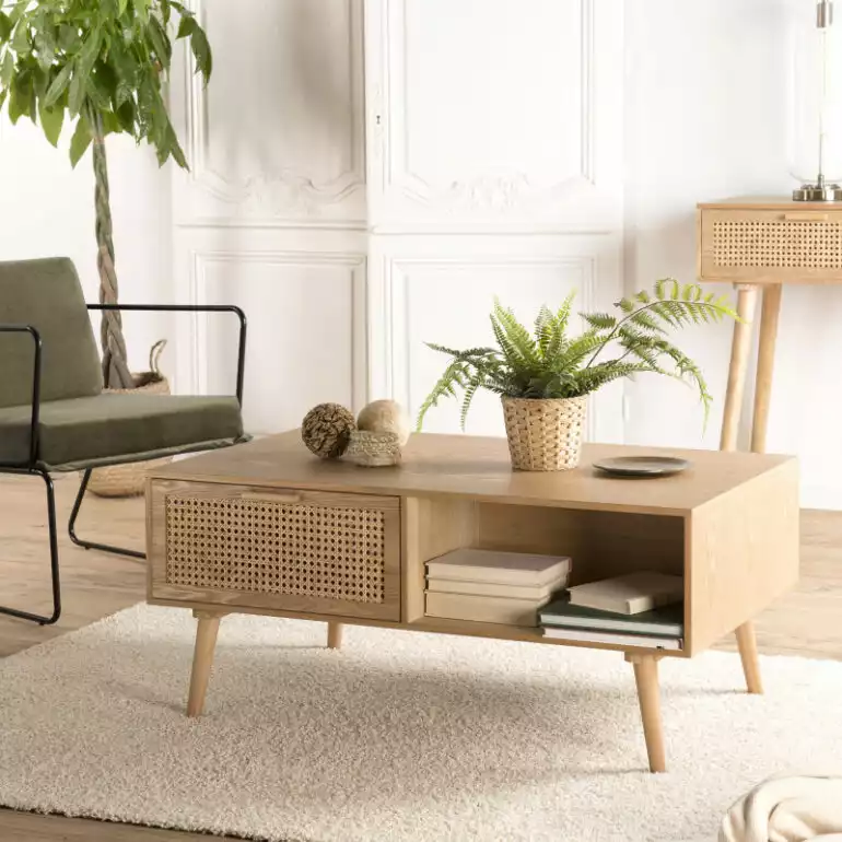 table basse en frêne naturel avec tiroirs pour petits espaces