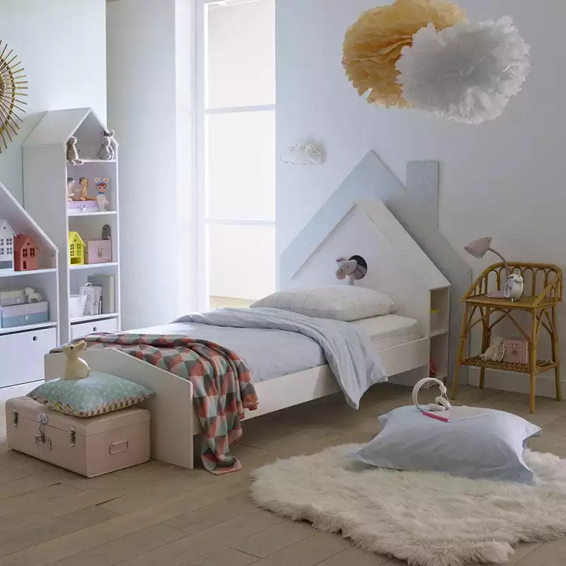 Table de chevet avec chaise enfant