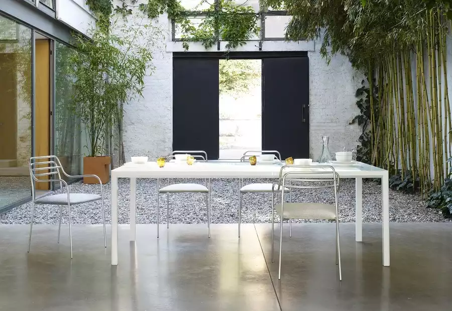 Table Seram et chaises Résille