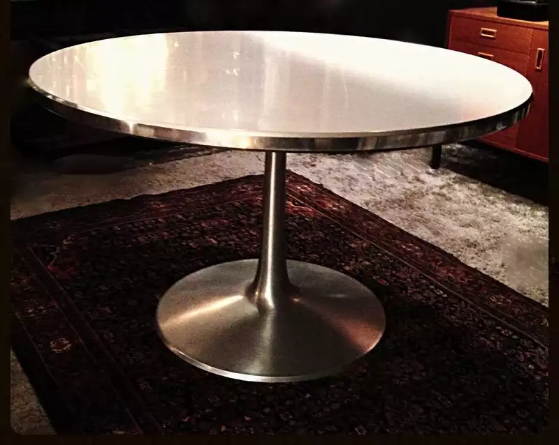 Table vintage tulipe Poul Cadovius