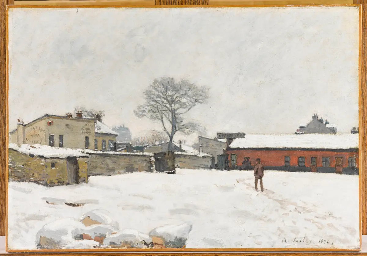 Sous la neige : cour de femme à Marly-le-Roi, peinture d'Alfred Sisley, musée d'Orsay, visible au MUba de Tourcoing