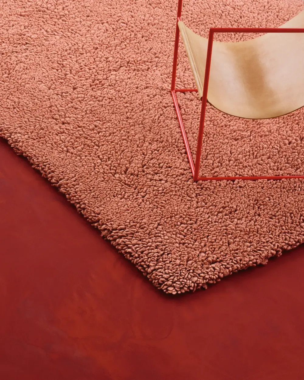 Tapis rose saumon édité par Kvadrat