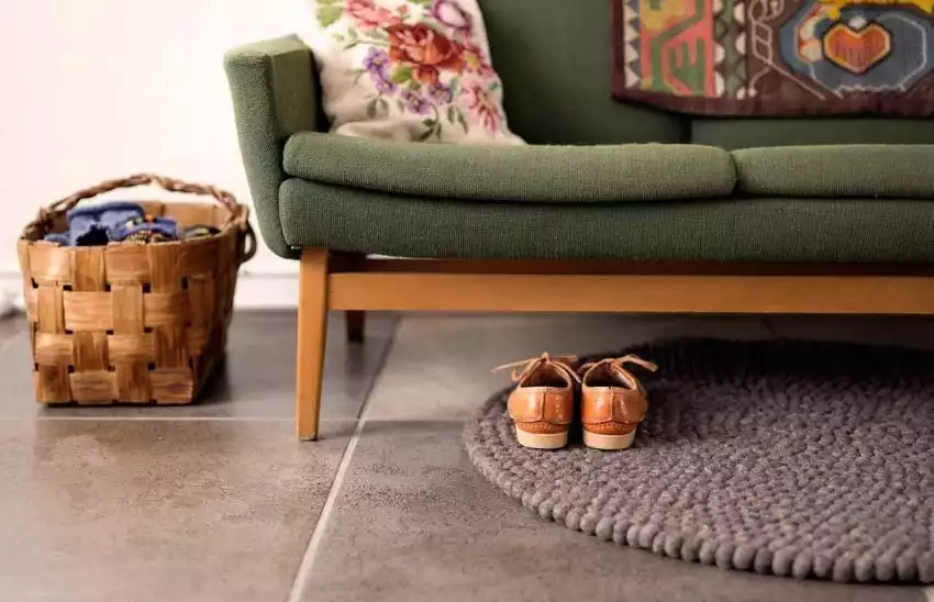 Tapis vert-brun en boules de laines