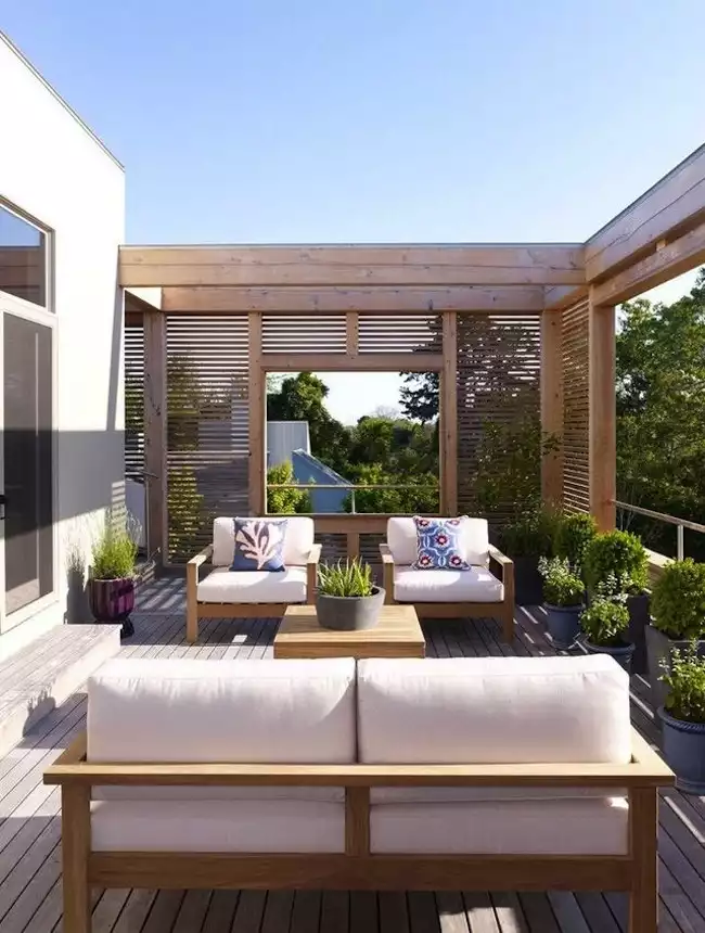 Terrasse en bois avec cloisons