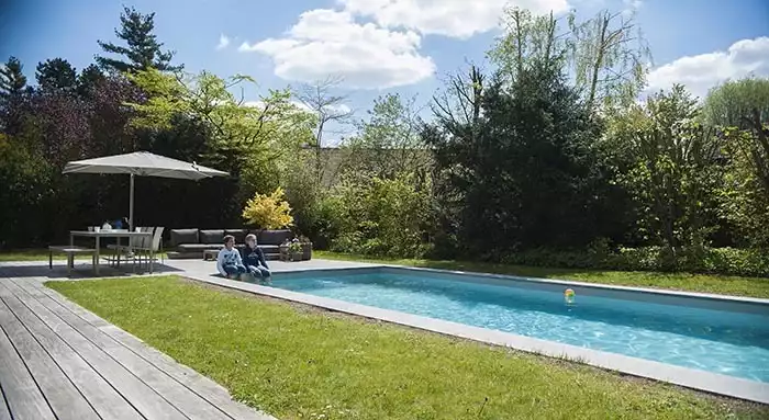 Terrasse en bois et piscine