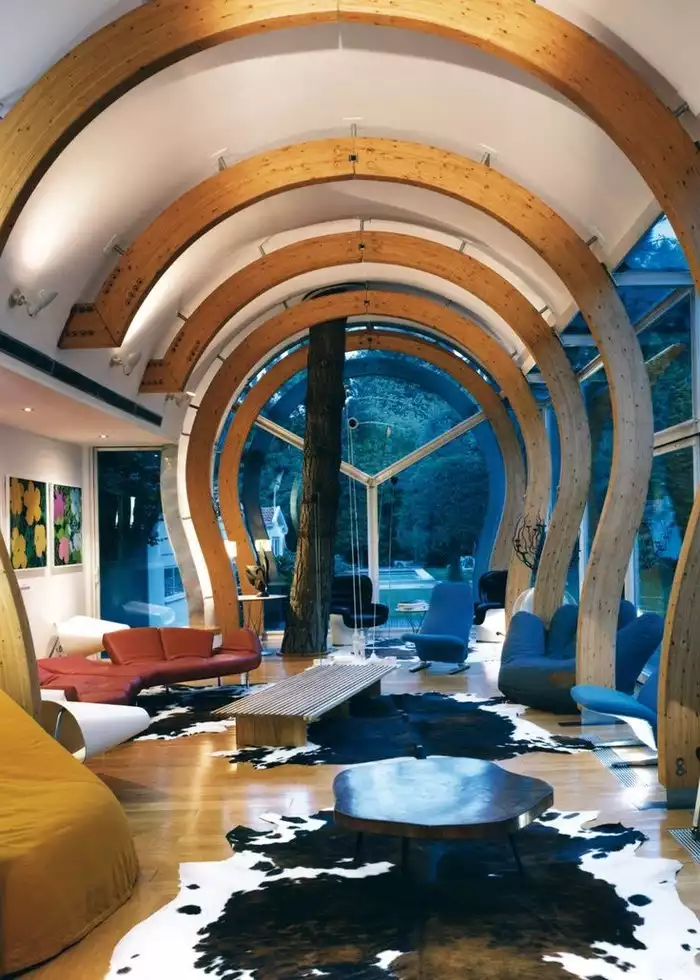 Villa avec tube en verre