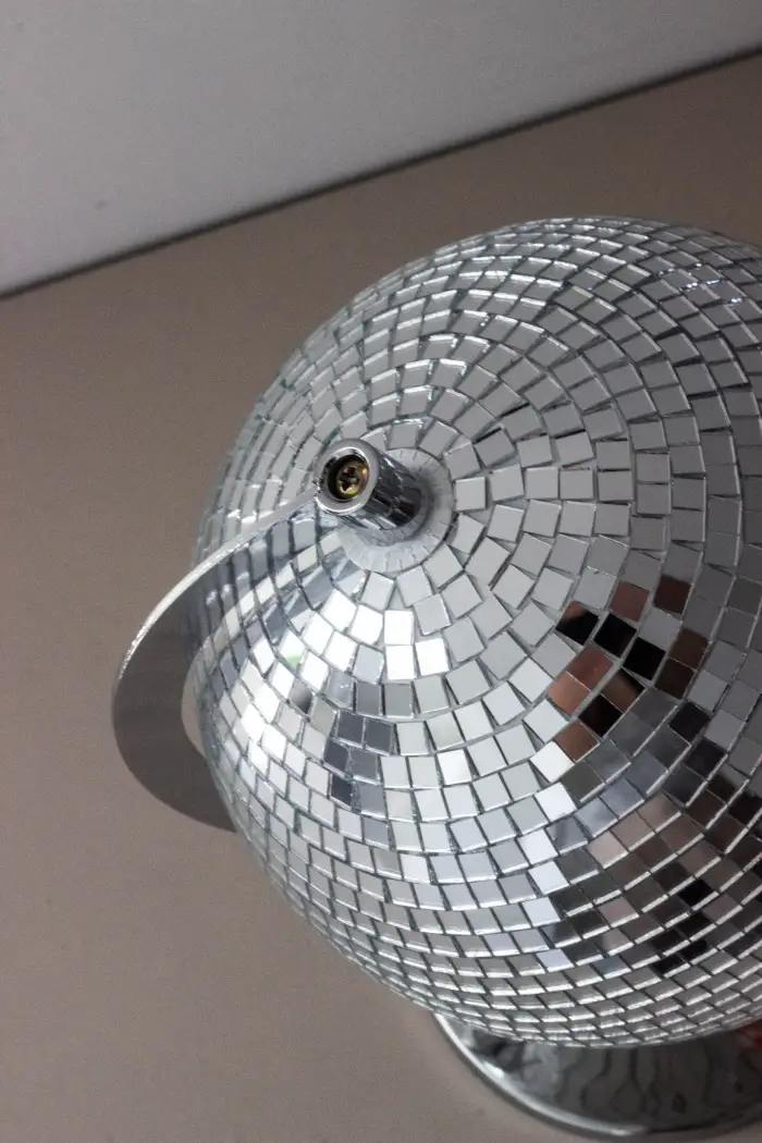 Zoom extrémité supérieure du globe terrestre disco